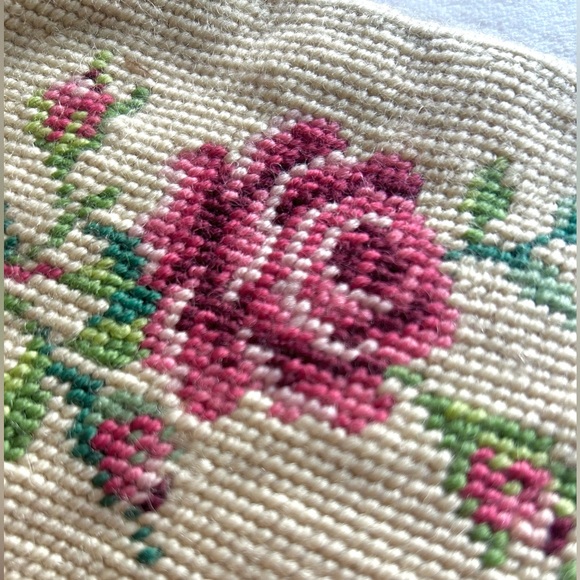Vintage English Rose Needlepoint Clutch Bag with gold chain - Picture 2 of 7